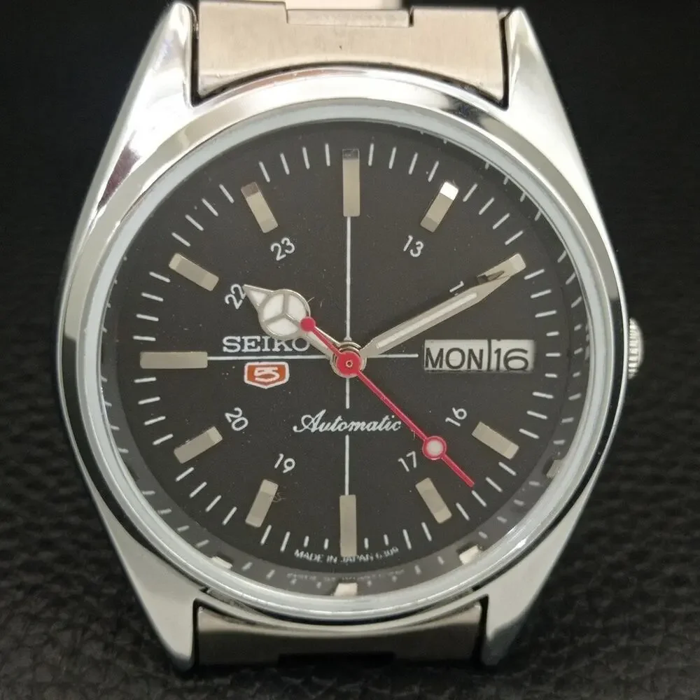 Vintage 1971 Seiko Automatic Mens Silver Watch W/daydate & Red Accents